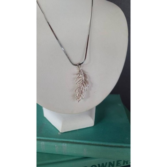 Vintage 925 Leaf Pendant Necklace - Picture 2 of 10